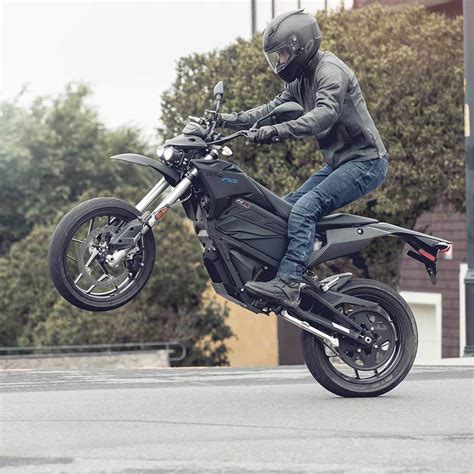 The suspension on zero's models has historically been a bit of a weak point, but that's certainly not the case with the sr/s. Zero FXS Electric Motorcycle || ZERO MOTORCYCLES