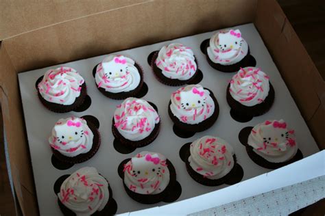 Easy Hello Kitty Cupcakes