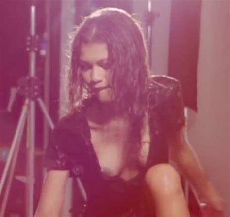 Zendaya Modeliste Behind The Scenes Gotceleb My Xxx Hot Girl