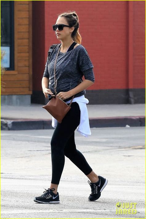 Photo Pregnant Jessica Alba Starts Off Her Weekend At The Gym 03