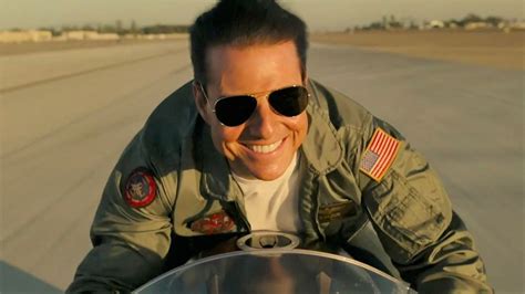 Top Gun Maverick Pourquoi Le Blouson De Tom Cruise A T Il Changé Par