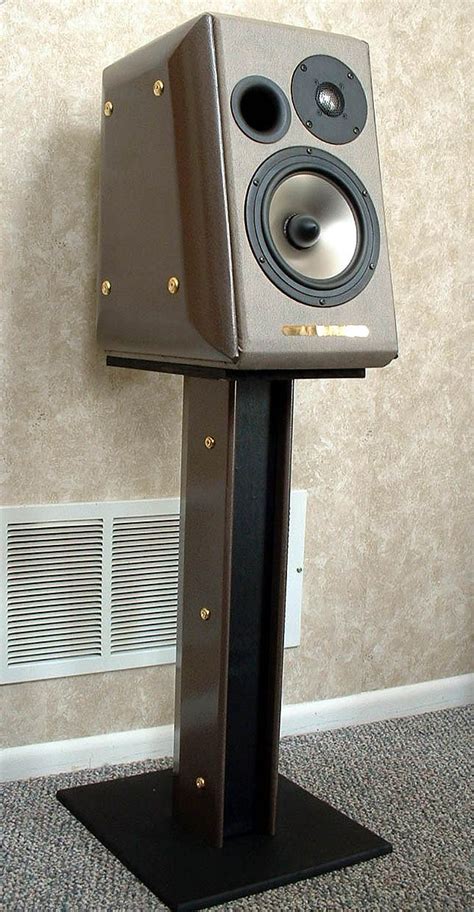 8 Great Diy Speaker Stand Ideas That Easy To Make Enthusiasthome Wooden