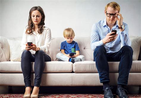 La Dipendenza Dallo Smartphone Di Genitori E Figli Wise Society