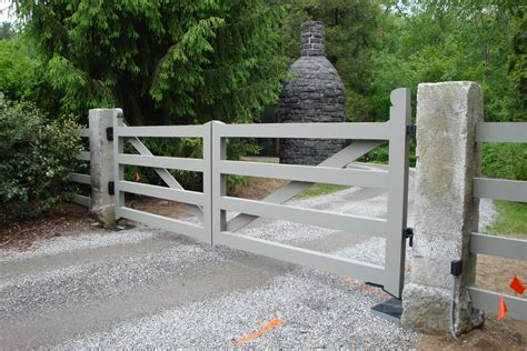 Dazzling permeable driveway architecture that will keep you organized. Granite Gate Posts | Farm gate, Driveway gate, Farm gates ...
