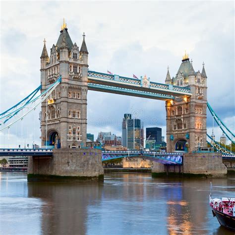 De Beroemde Brug Van De Toren Londen Het Uk Stock Afbeelding Image