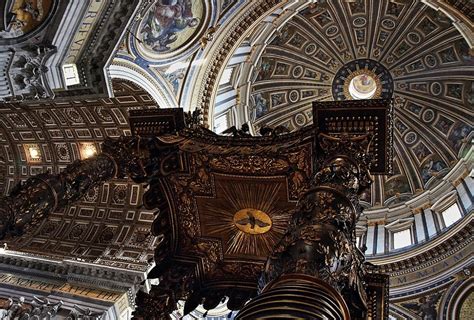 Il senso per la scenografia è presente anche nelle opere architettoniche. Storia del Baldacchino di San Pietro - Holyblog
