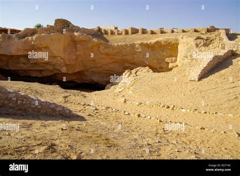 Ruins Of Ancient Ubar Hi Res Stock Photography And Images Alamy