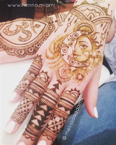 Sun And Moon Henna Hand Design Om Henna Tattoo Designs Henna Moon