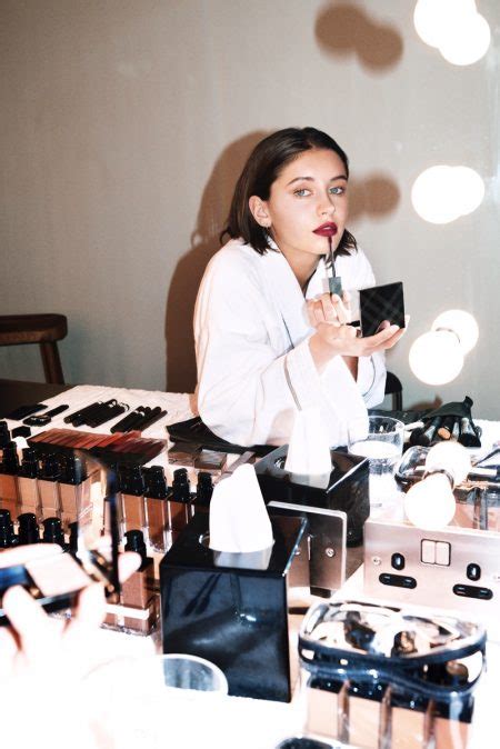 Iris Law Jude Law S Daughter Stars In Burberry Beauty Campaign
