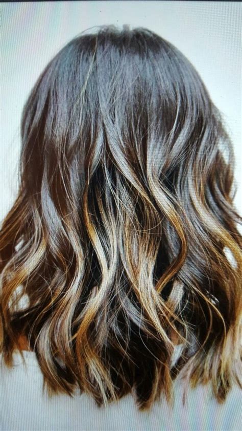 Feel and wear the cool ocean waves on your hair without needing to go on a summer vacay by simply recreating one of these trendsetting beachy. Pin by Teresa DeMarois on Medium length Beachy Waves ...