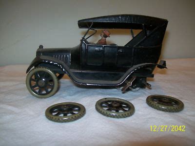 Vintage Wind-Up Car -- Antique Price Guide Details Page