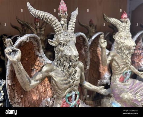 statue von baphomet häufig als dämon oder satan identifiziert und ein symbol des satanismus