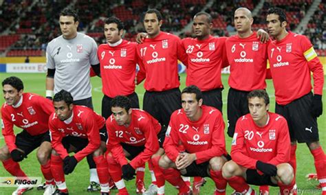حازم إمام ومحمد عبد الغني ومحمود علاء وإسلام جابر. تشكيلة الاتحاد 2005 كاس العالم للاندية