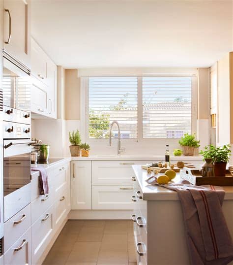 En este tutorial te enseño a tapar una pared de azulejos y convertirla en una pared normal, como si los azulejos nunca hubiesen estado ahí. Ideas para aprovechar el espacio en las cocinas pequeñas