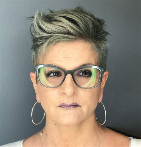 10 Stylish Hairstyles For 50 Year Old Women With Glasses