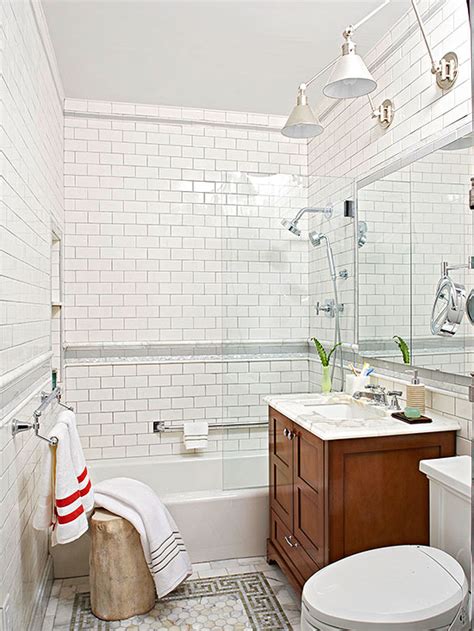 Updating your old and outdated bathroom design to a modern mix of styles is a top priority for many homeowners. Small Bathroom Decorating Ideas
