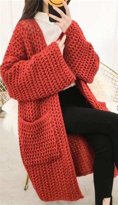 Se trata de un bolso muy amplio, que se arma a otro bolso de delabores.com cuya parte delantera se teje en el punto fantasía que muestra el siguiente patrón, mientras que la parte. Preciosos patrones de rebeca de ganchillo gratis para ...