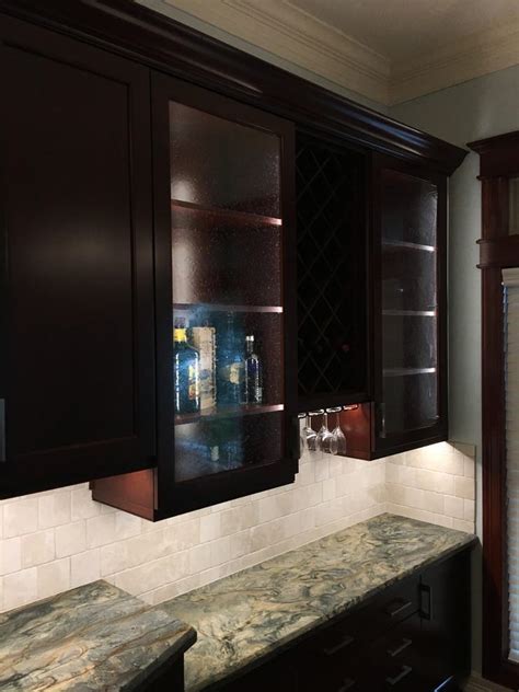 For a fluid and perfect furniture integration, you need to follow some basic guidelines with your kitchen: Open concept kitchen with dark cabinets and quartzite ...