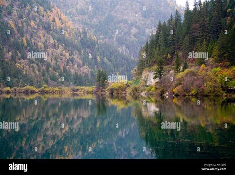 Mirror Lake At Jiu Zhai Gou China Stock Photo Alamy
