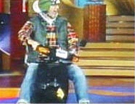 Een persiflage op andré rieu.••• Gehoord, Gezien, Gelezen NB82