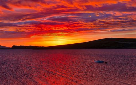 Iceland Red Sunset A Beautiful Sunset Over A Lake In Icela Flickr