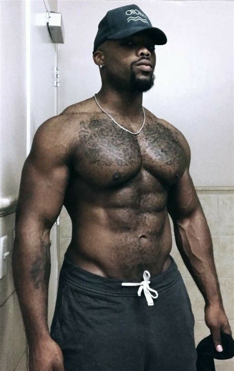 Within this group of back muscles you will find the latissimus dorsi, the trapezius, levator scapulae and the rhomboids. Husband husband husband 😘😘😘 | Sexy black men, Black men ...
