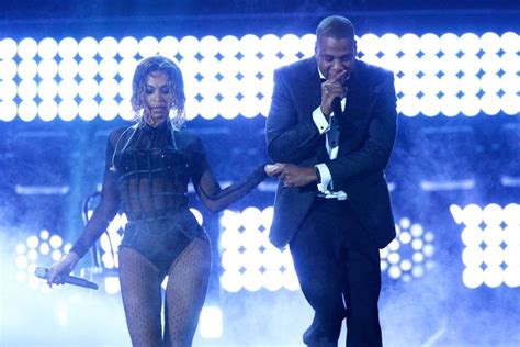 Watch Beyonce S Nip Slip As She Performs Drunk In Love With Jay Z At