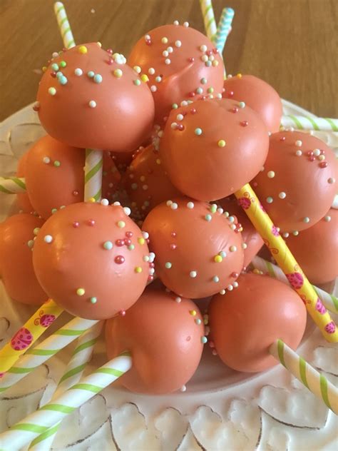 Using Up Leftovers Cake Pieces To Make Cake Pops Cake Pops How To Make