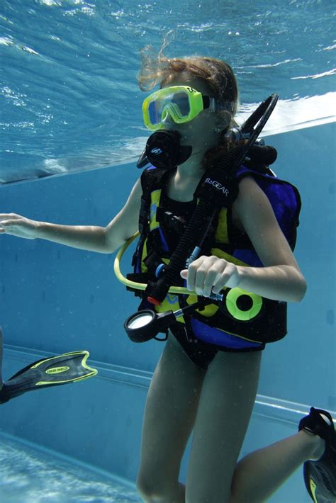 Pin By Brad On Underwater Scuba Girl Diving Gear Scuba Diving