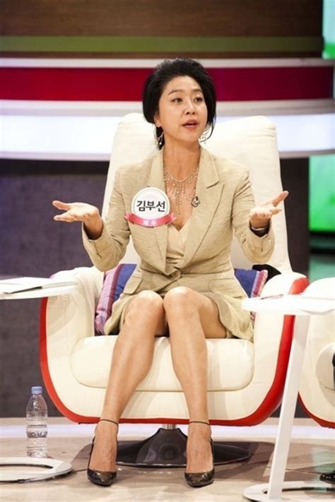 내 얼굴이 신분증인데? 국회 출석한 영화배우 김부선. 김부선 폭행 혐의 부인…해명 들어보니? "녹취록 있다" 반박 ...
