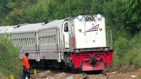 Selepas anda menghadiri kelas amali untuk memandu kenderaan seperti kereta, motor, motosikal, anda perlu lulus ujian teori berkomputer jpj untuk mendapat lesen l in malaysia. Ex Anjlog An KA Lodaya Dilintasi Kereta Api l KA ...