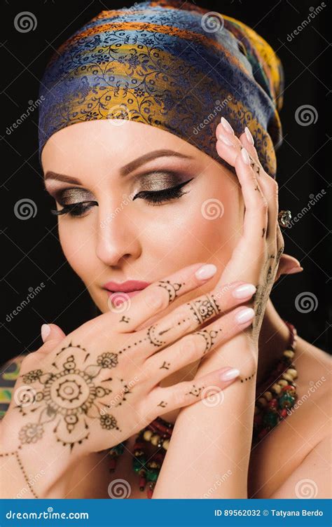 Henna Fashion Girl Lady Makeup Tattoo Veil Oriental Muslim Mehndi Model Face