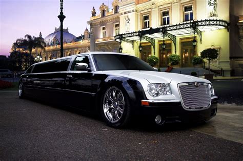 Our Limo Rentals Include The Stretch Chrysler 300c That Is Elegant Yet