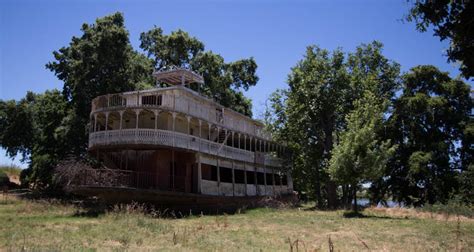 a riverboat that s not afloat the old spirit of sacramento
