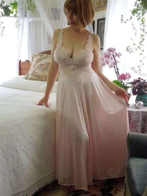 Vintage Huge Sweep Pink Nylon Olga Nightgown Nightie 92770 Bf5