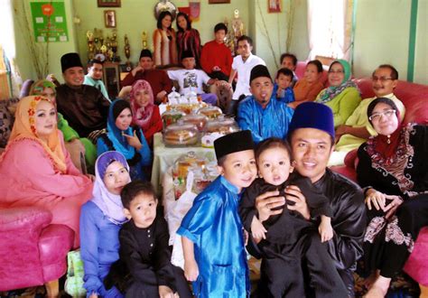 Hari raya puasa is the celebration at the end of the ramadan month of fasting. "Rumah Orang Bukan Playzone!" - Hampir 20 Ekor Ikan Mati ...