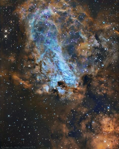 Swan Nebula Omega Nebula With Images Omega Nebula Nebula Astronomy