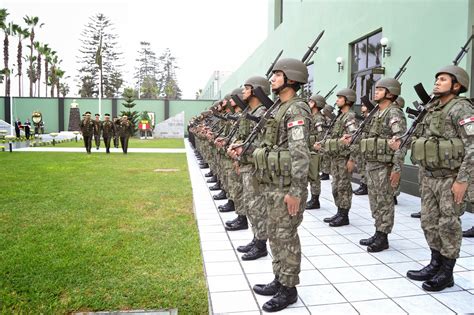 Nuestro Ejército En Video En El Patio De Honor De La Escuela De