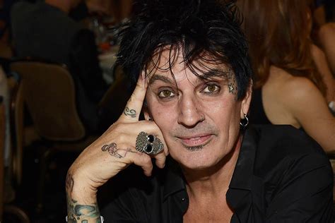 Motley Crues Tommy Lee Is In A New Episode Of The Goldbergs