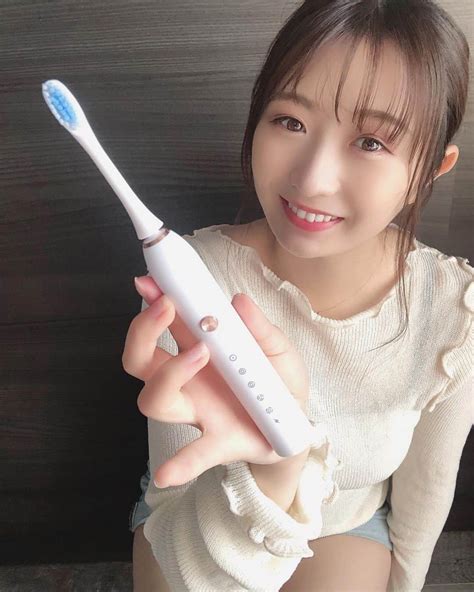 新矢皐月さんのインスタグラム写真 新矢皐月instagram「﻿ ﻿ ﻿ 電動歯ブラシ使ってる方いますか？？？﻿ ﻿ ストーリーには