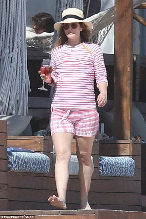 Drew Barrymore Gets In Some Girl Time With Wine In Mexico Daily Mail