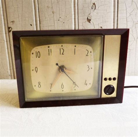 1950s designs, our mid century desk displays all the qualities of this era of design innovation. Vintage Spartus TV Clock Mid-Century 1960s by ...