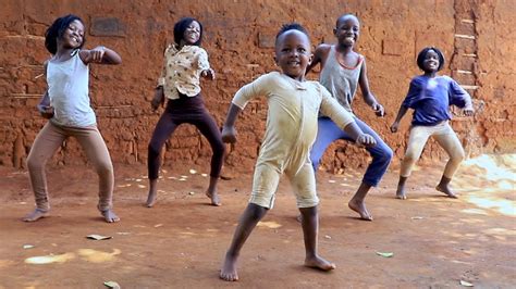 Masaka Kids Africana Dancing Tweyagale By Eddy Kenzo Youtube