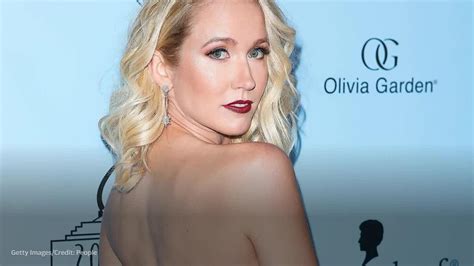 Anna Camp Reveals She Contracted The Coronavirus The One Time She Didn T Wear A Mask