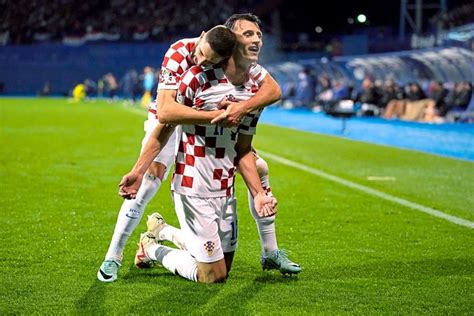 kroatien qualifiziert sich mit 1 0 gegen armenien für em fußball derstandard de › sport