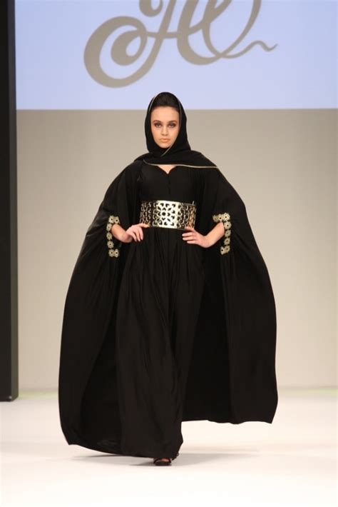 New pakistani burka design pic. Latest Burka Style 2010