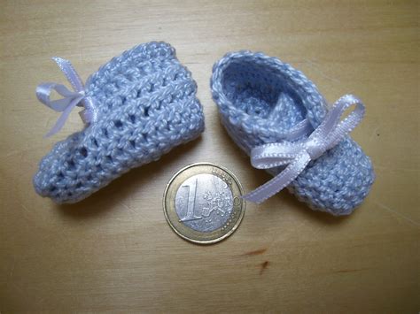 Tricoter des chaussons pour bébé. modele chausson bebe crochet facile