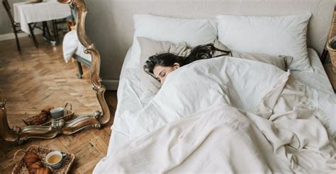10 Voordelen Van Naakt Slapen En Waarom Dit Gezonder Is Mindsetters