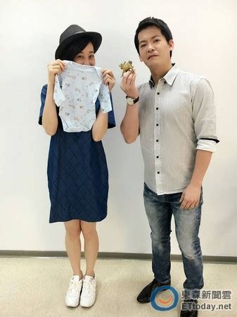 Manage your video collection and share your thoughts. 美女老婆外型如大學生 謝哲青結婚4年狂被催生 | ETNEWS星光雲 | ETNEWS新聞雲