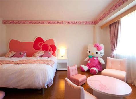 This complete hello kitty bedroom set includes a twin bed with custom hk headboard, one nightstand, one dresser with three drawers and a this super cute pink hello kitty todler bed is suitable for babies up to 15 months and uses a standard crib mattress. 25 Hello Kitty Bedroom Theme Designs | HomeMydesign